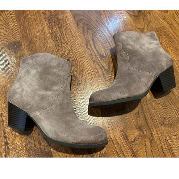Lucky Brand Women’s Tablita Distressed Suede Booties – Taupe – Size 9 Boho Vibes - Picture 1 of 10